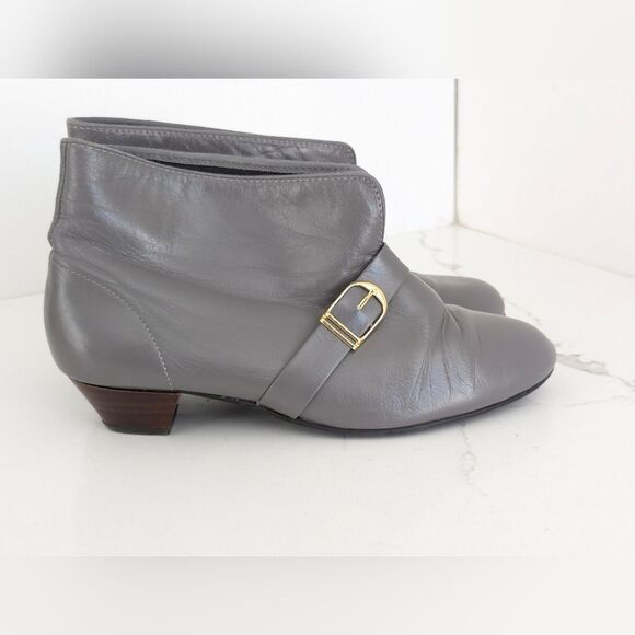 Tic-Tac-Toes gray BobbiBoot Leather gold buckle strap Pull-On Booties  Size 8W - Picture 3 of 8